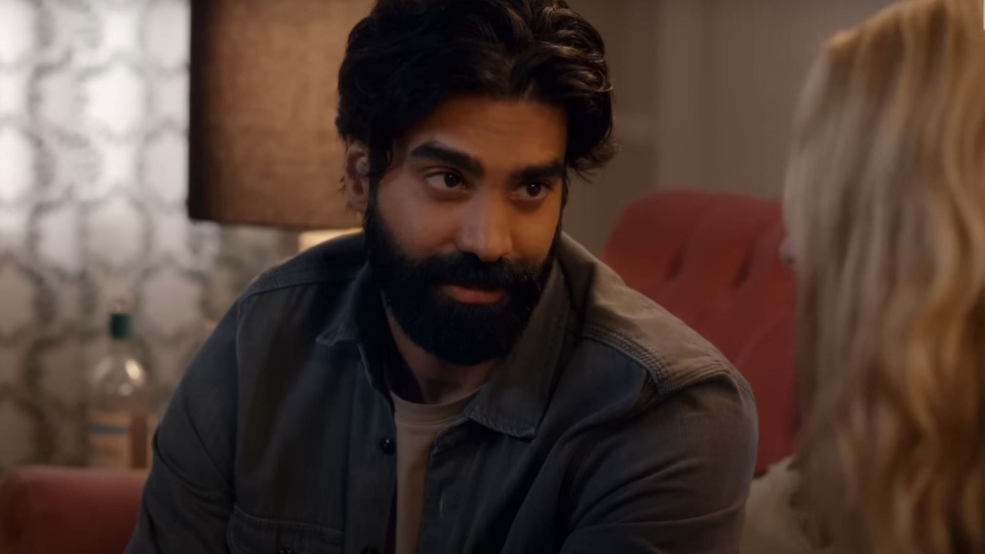 Joe and Georgia reconnect (Image via YouTube/Netflix)
